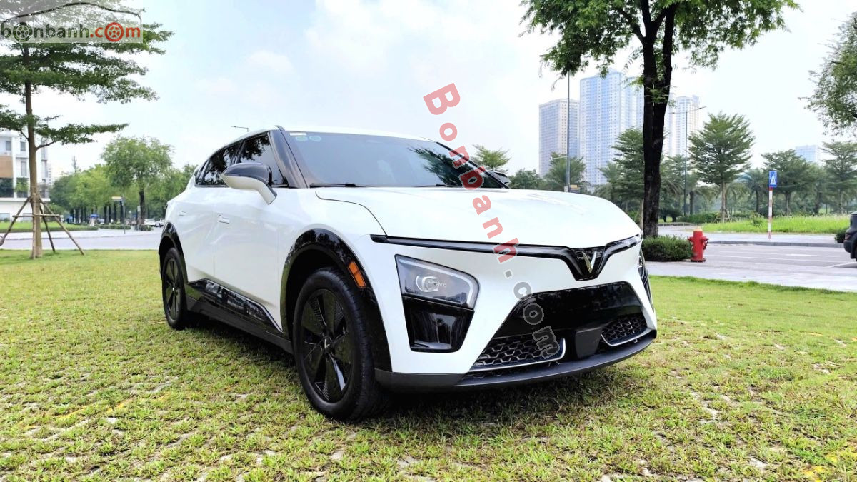 VinFast VF7 Eco 2025