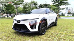 Xe VinFast VF7 Eco 2025